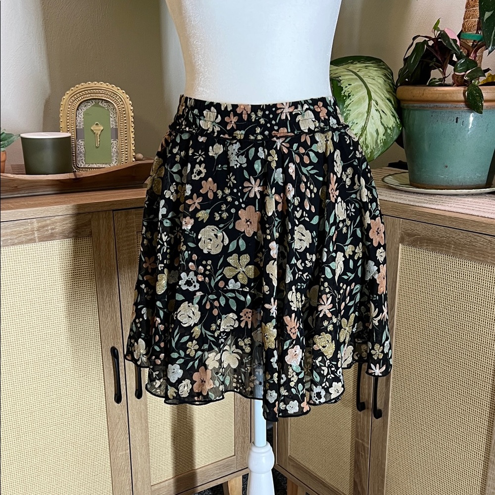 Sadie & Sage Black Floral Mini Skirt